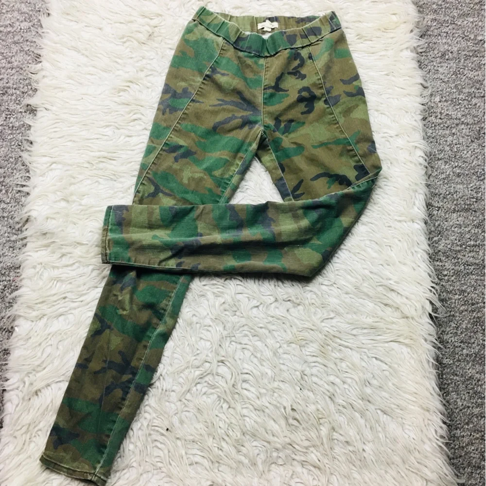 Silence + Noise Camouflage Green Pants Size Small - Picture 2 of 9